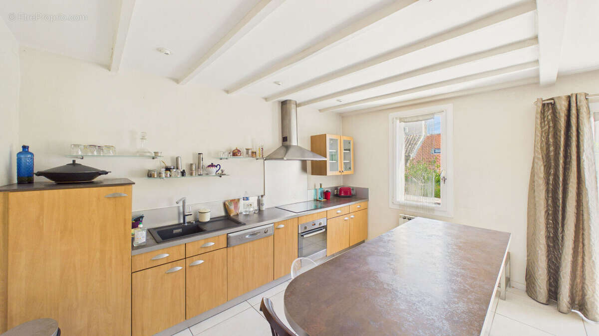 À 5 km d'Avignon Maison de Village Type LOFT 170 m² avec Terrasse, Garage Idéale 2 Familles - photo 3