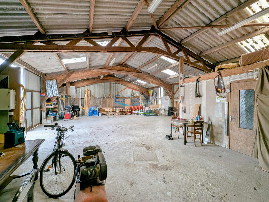 162 m² à Nozay  - photo 3