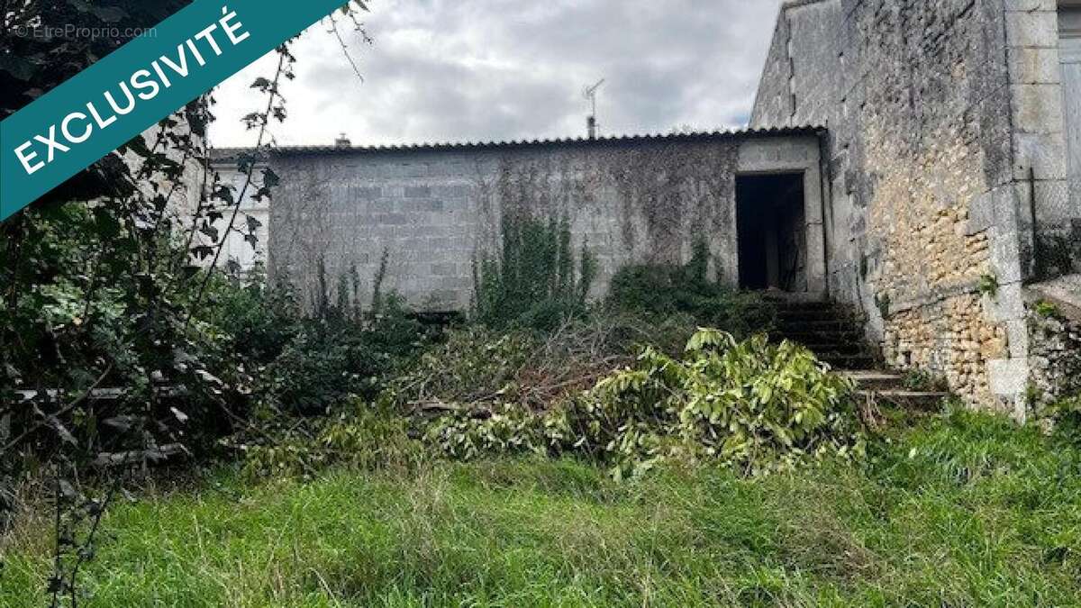 Photo 3 - Parking à DIGNAC