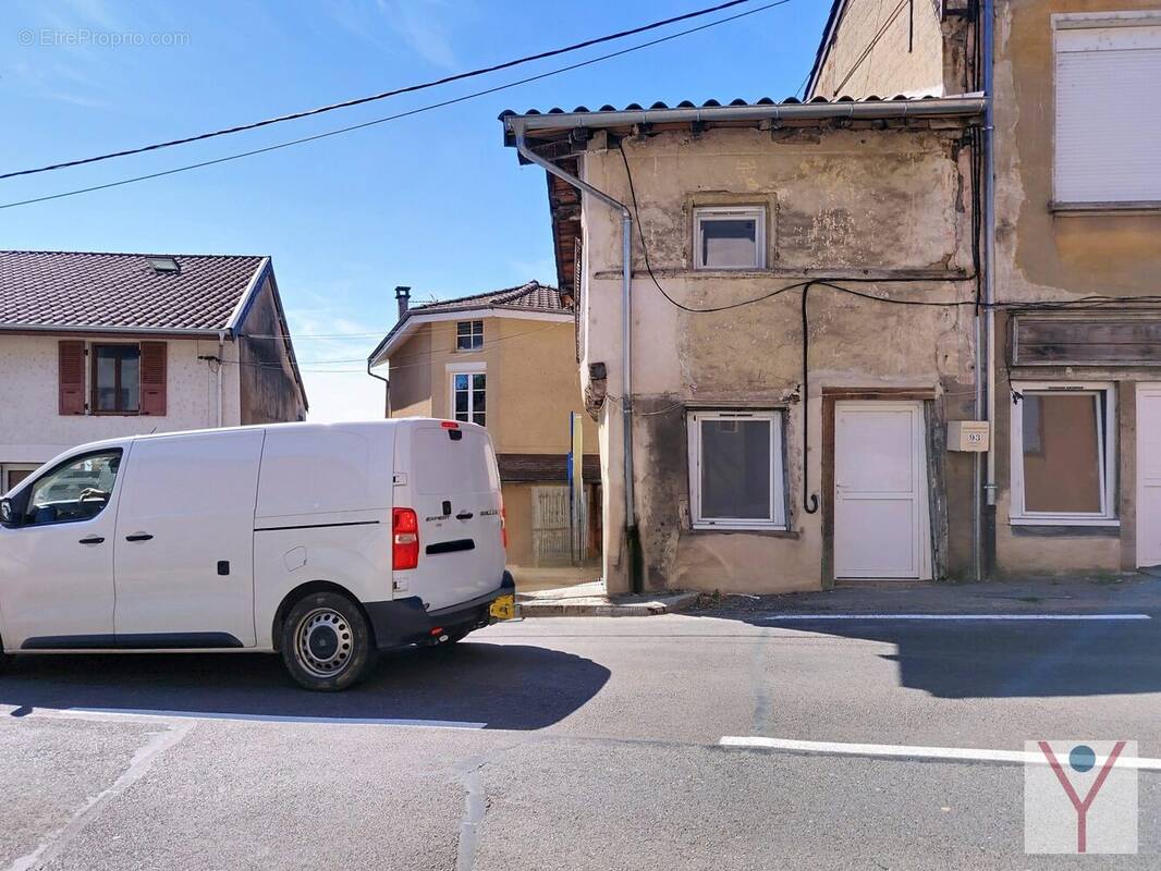 Maison à NEUVILLE-LES-DAMES