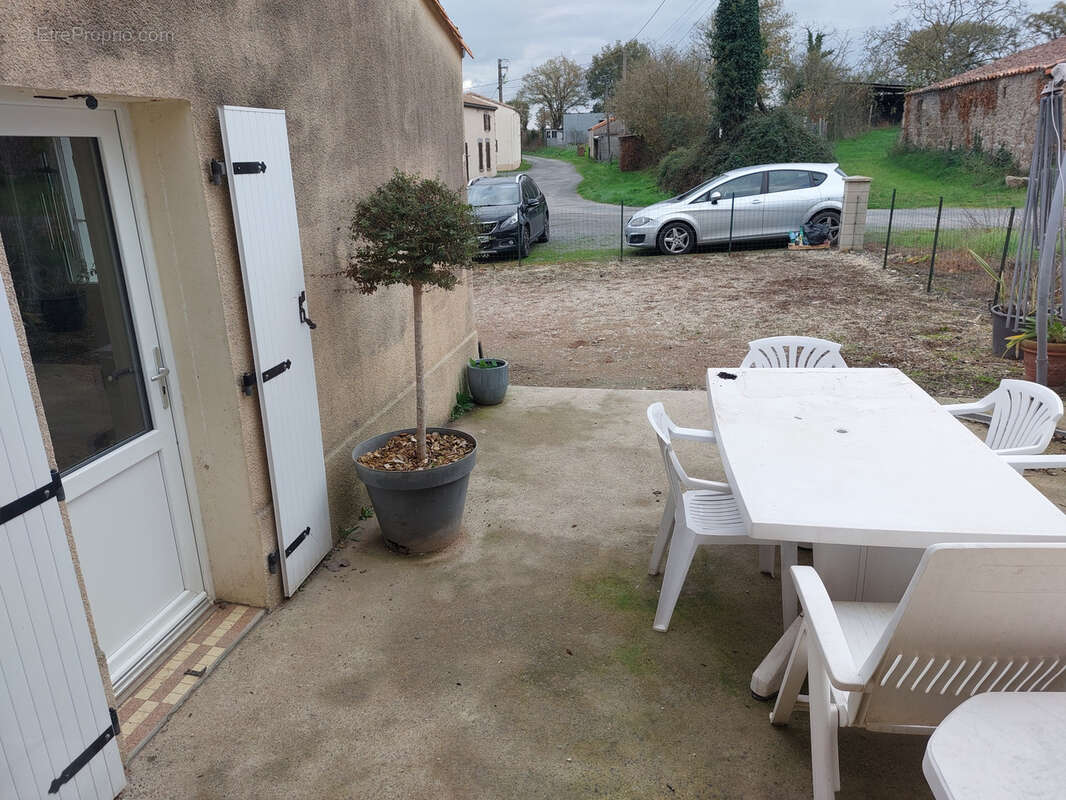 Maison à FAYE-L&#039;ABBESSE