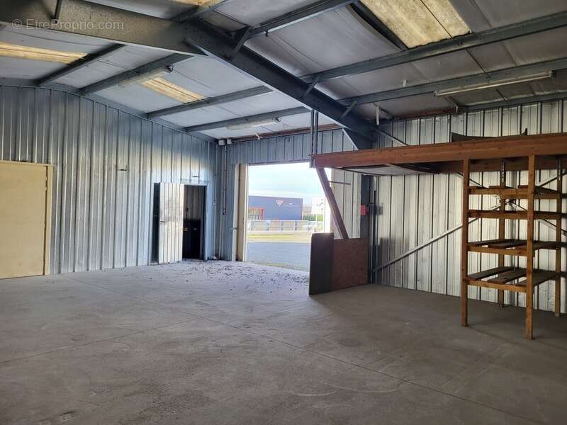 Commerce à AIRVAULT