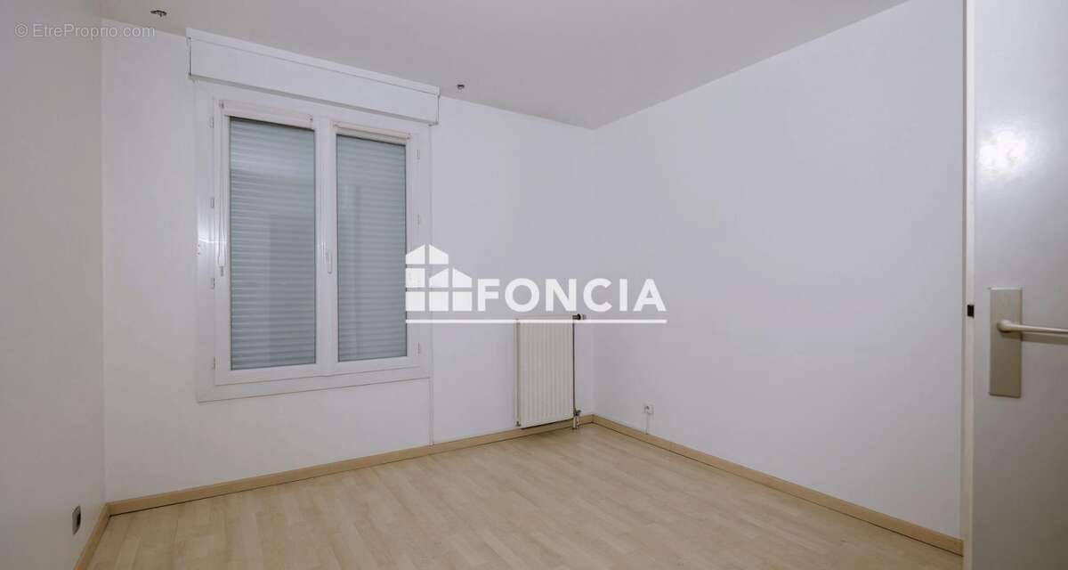 Appartement à COMBS-LA-VILLE