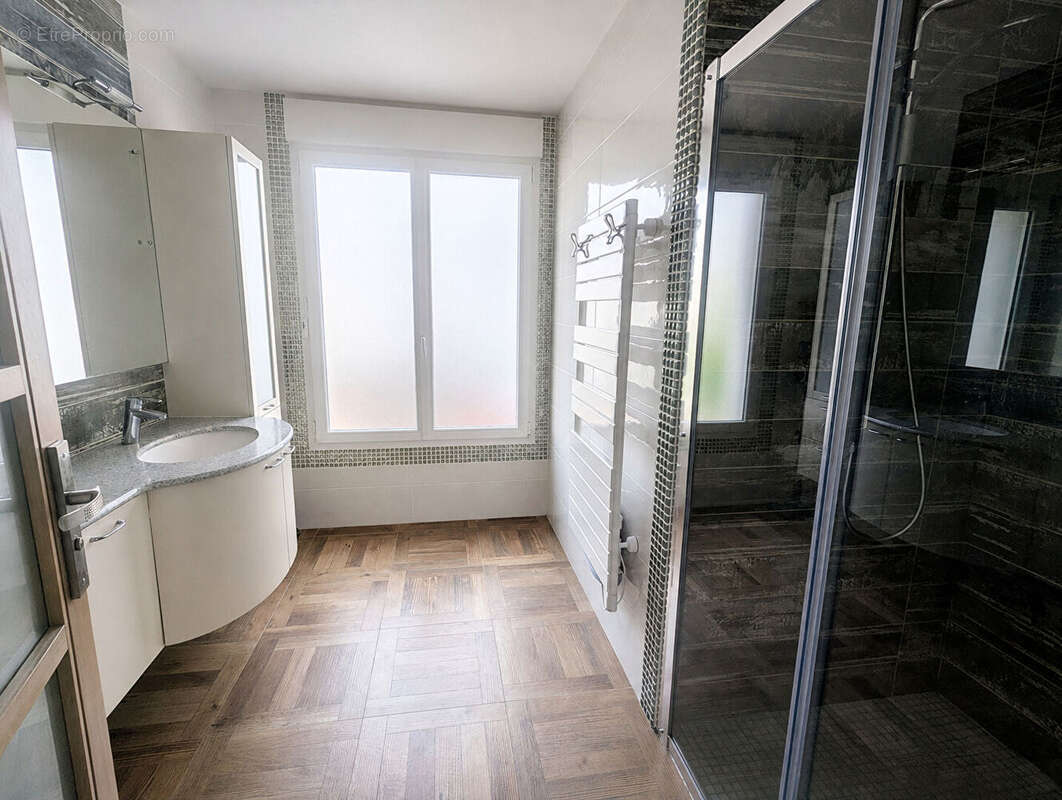 SAINT JEAN DE MONTS Maison de charme 231m2 environ, 5 chambres, piscine, jardin, garage. - photo 6