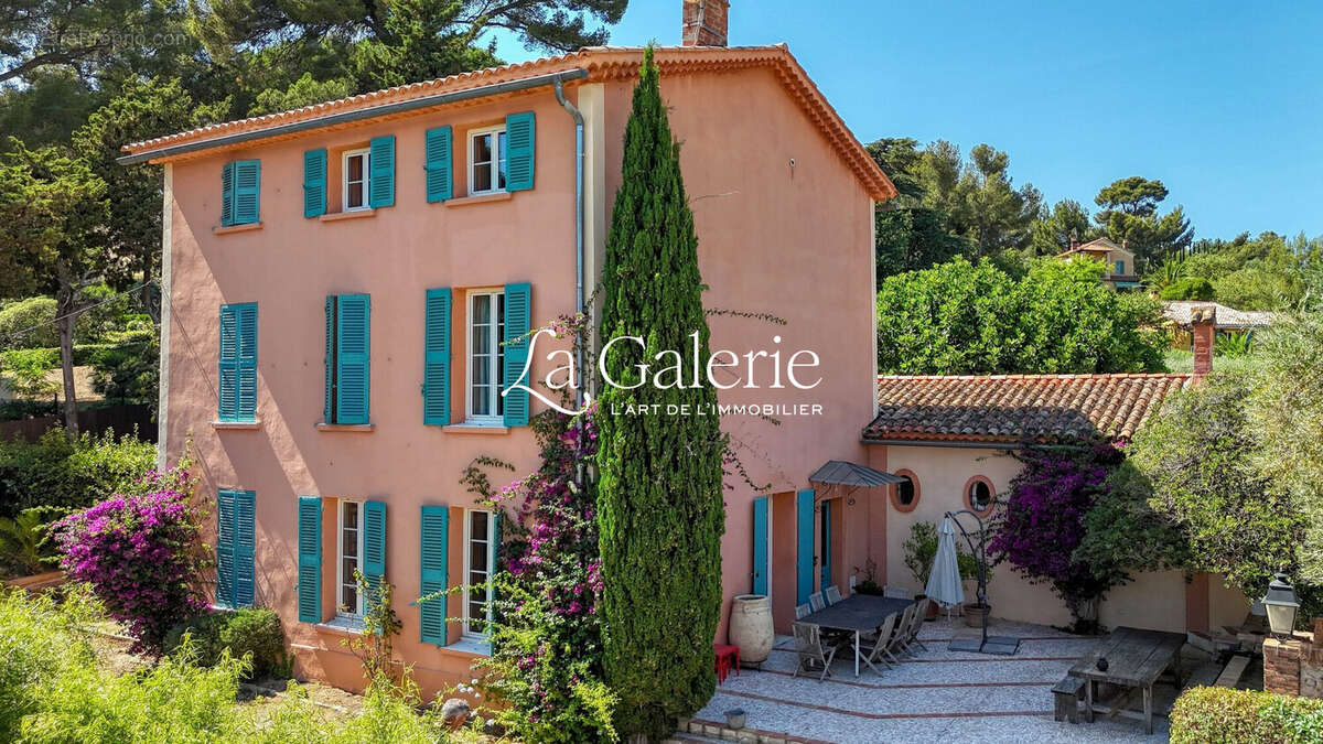Maison 250 m² à La Seyne-Sur-Mer  - photo 2