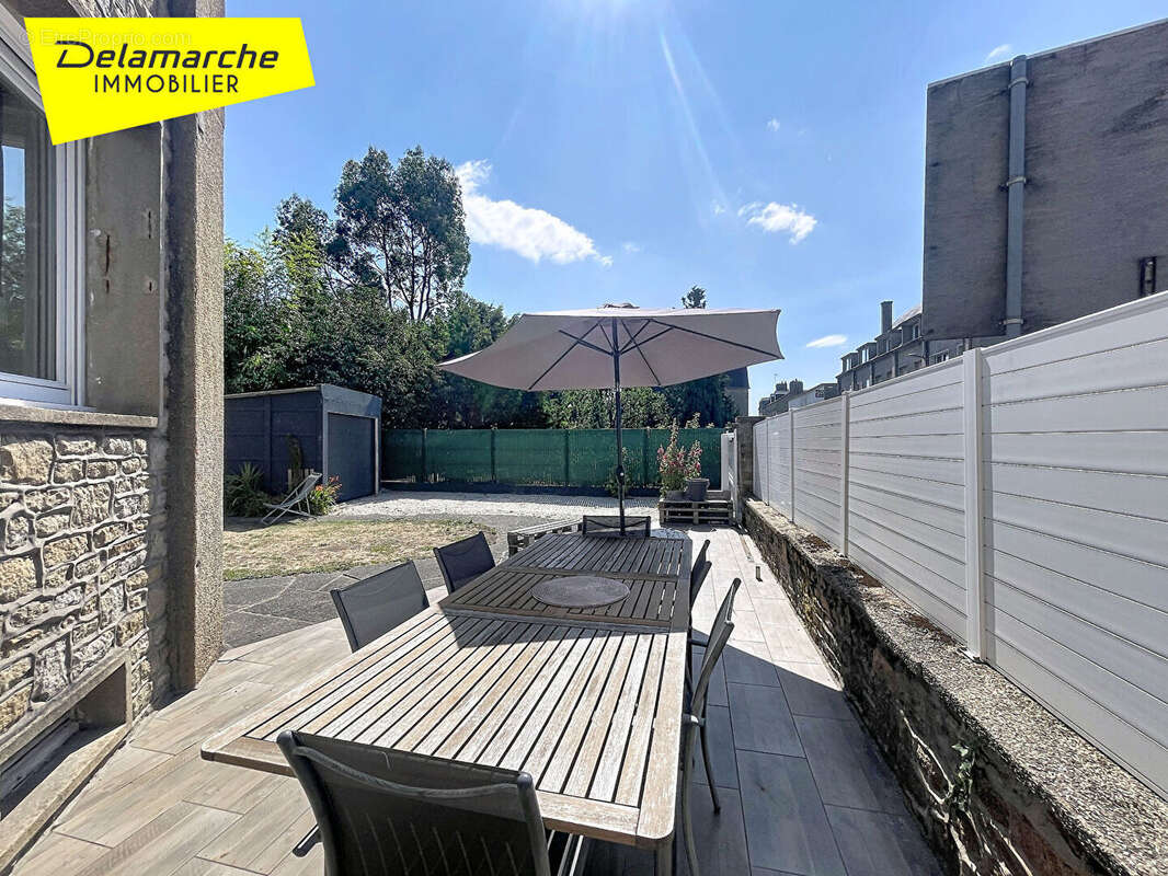 A VENDRE A  AVRANCHES (50300)  Maison de centre ville PLACE PATTON entièrement rénovée ,5 pièces , 4 chambres , Jardin ,Terrasse - photo 17