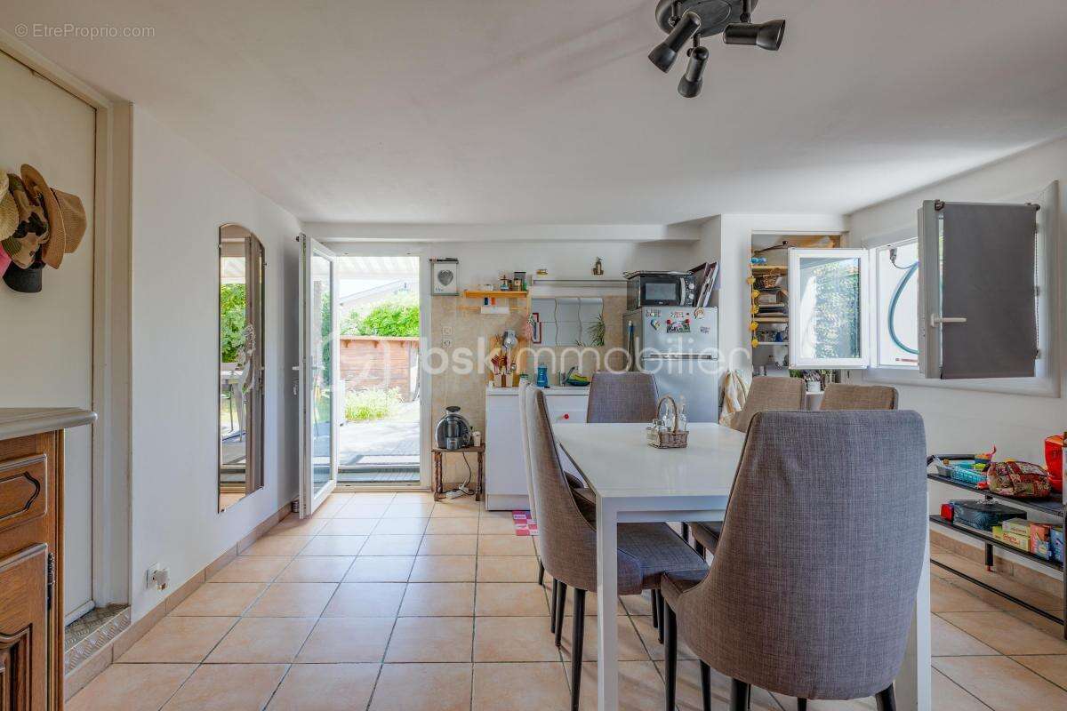 Maison individuelle avec jardin et piscine - photo 7