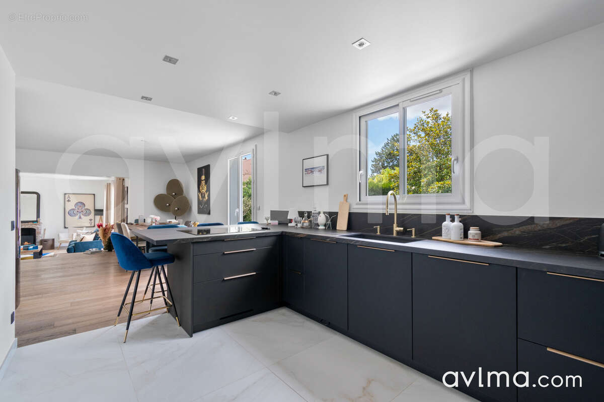 Maison à SAINT-NOM-LA-BRETECHE