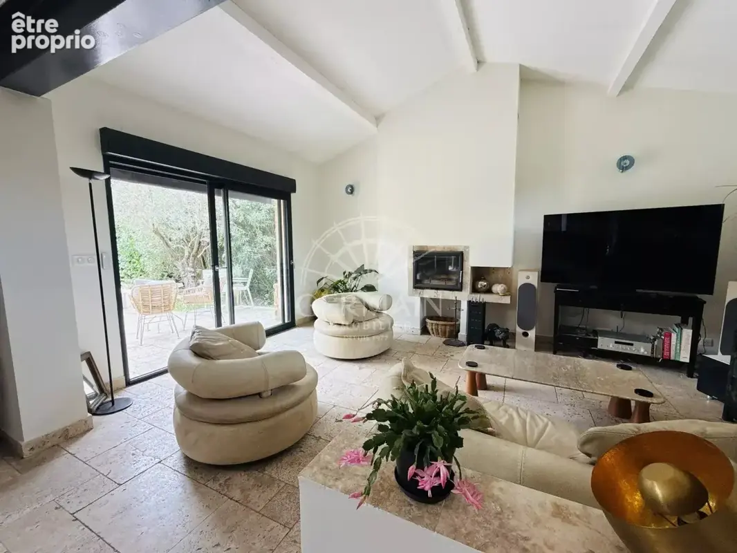 L'Isle-sur-la-Sorgue, à vendre, charmante maison de 105 m² avec piscine et deux garages sur un terrain clos de 1000 m². - photo 4