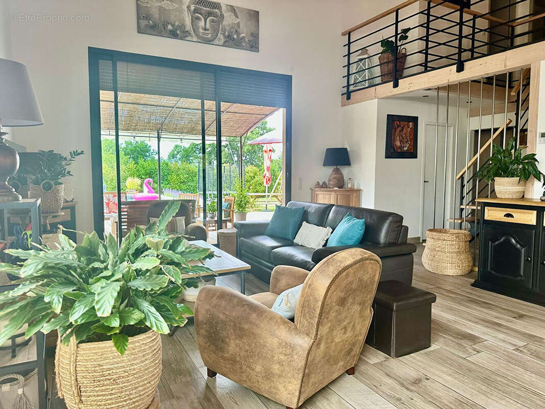 Maison à SAINT-CEZAIRE-SUR-SIAGNE