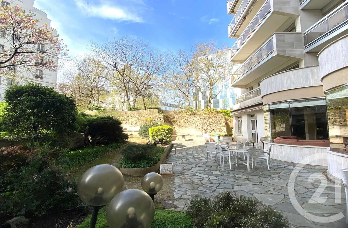 Appartement à NEUILLY-SUR-SEINE