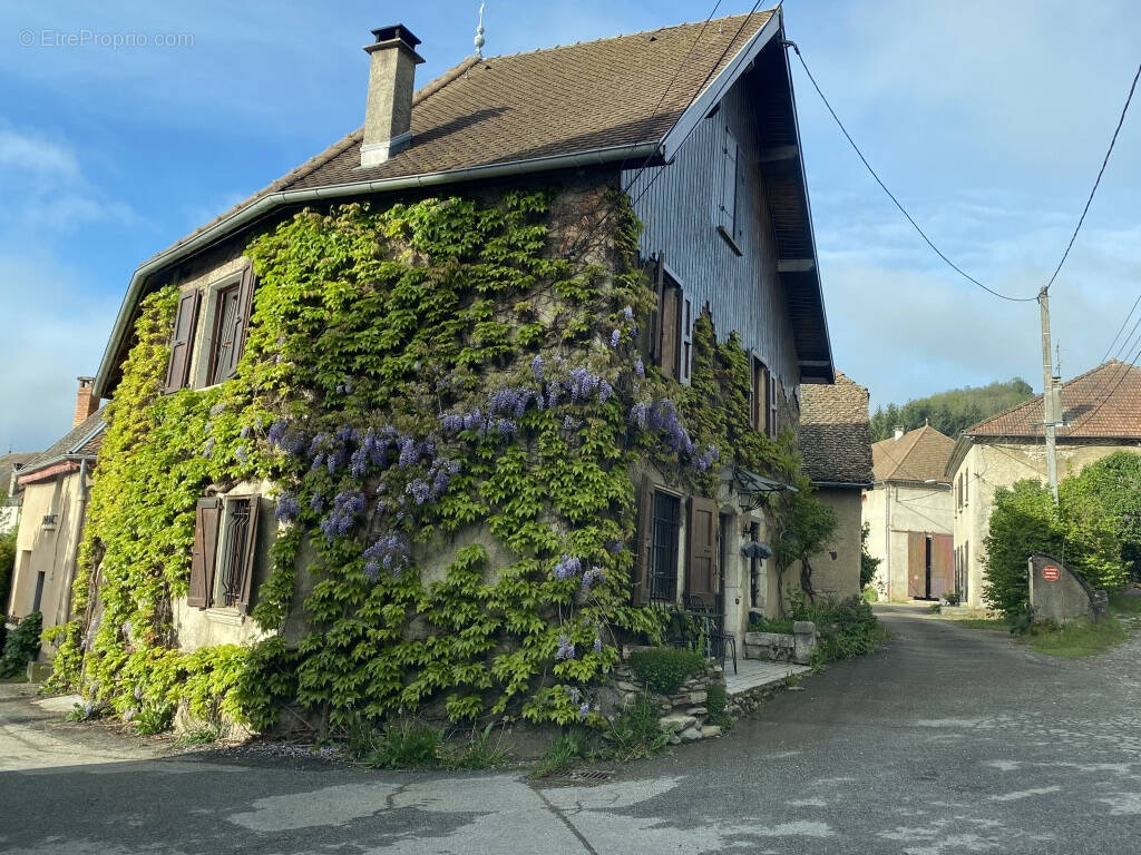 Maison à SAINT-MARTIN-DE-LA-CLUZE
