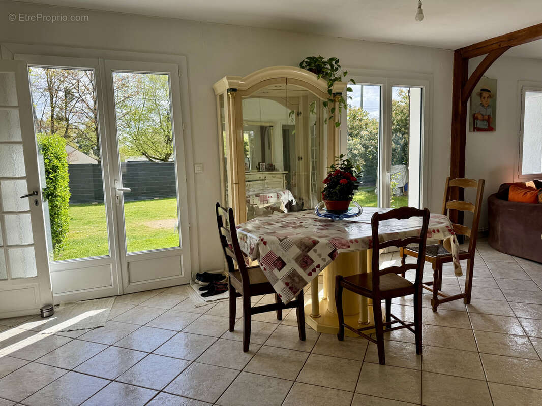 Maison à NOYERS