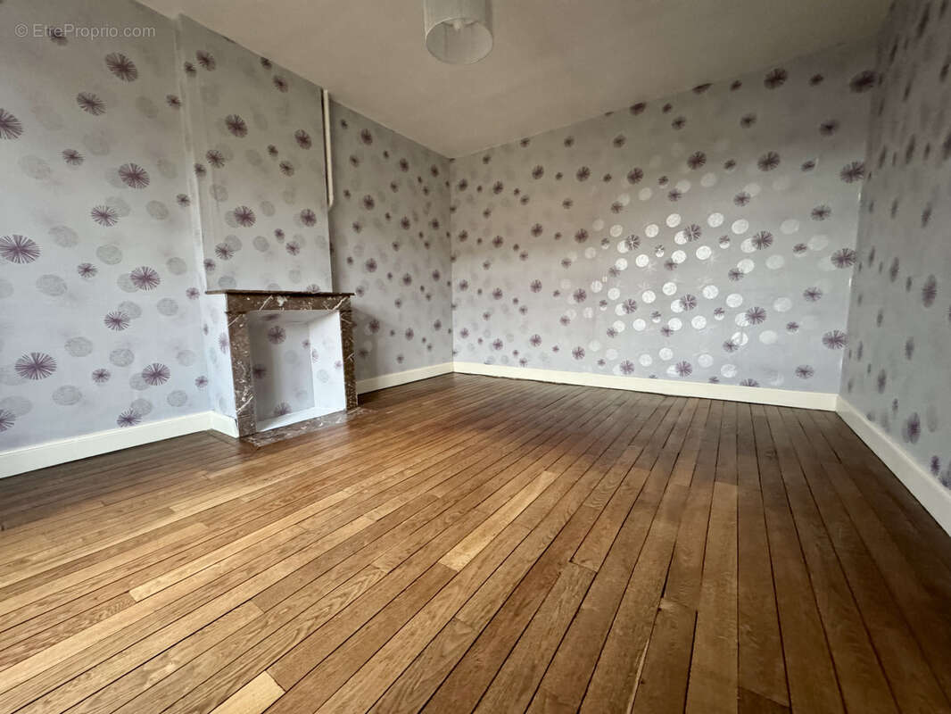 Maison à CROISILLES