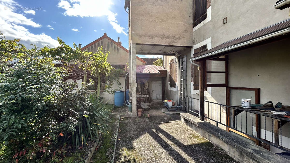 Maison à MONTLUCON