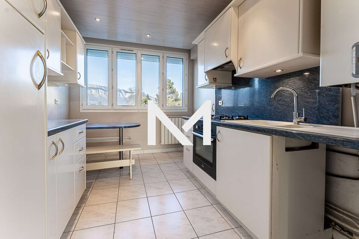 Appartement à SAINT-MARTIN-D'HERES