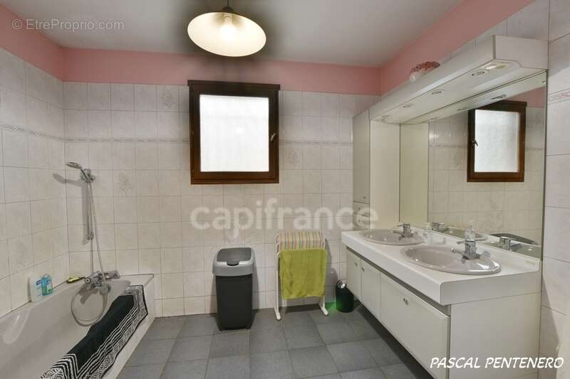 Maison à DECINES-CHARPIEU