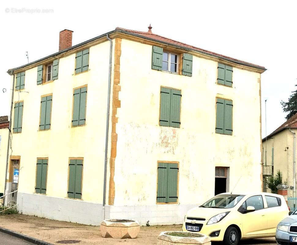 Maison à CHENAY-LE-CHATEL