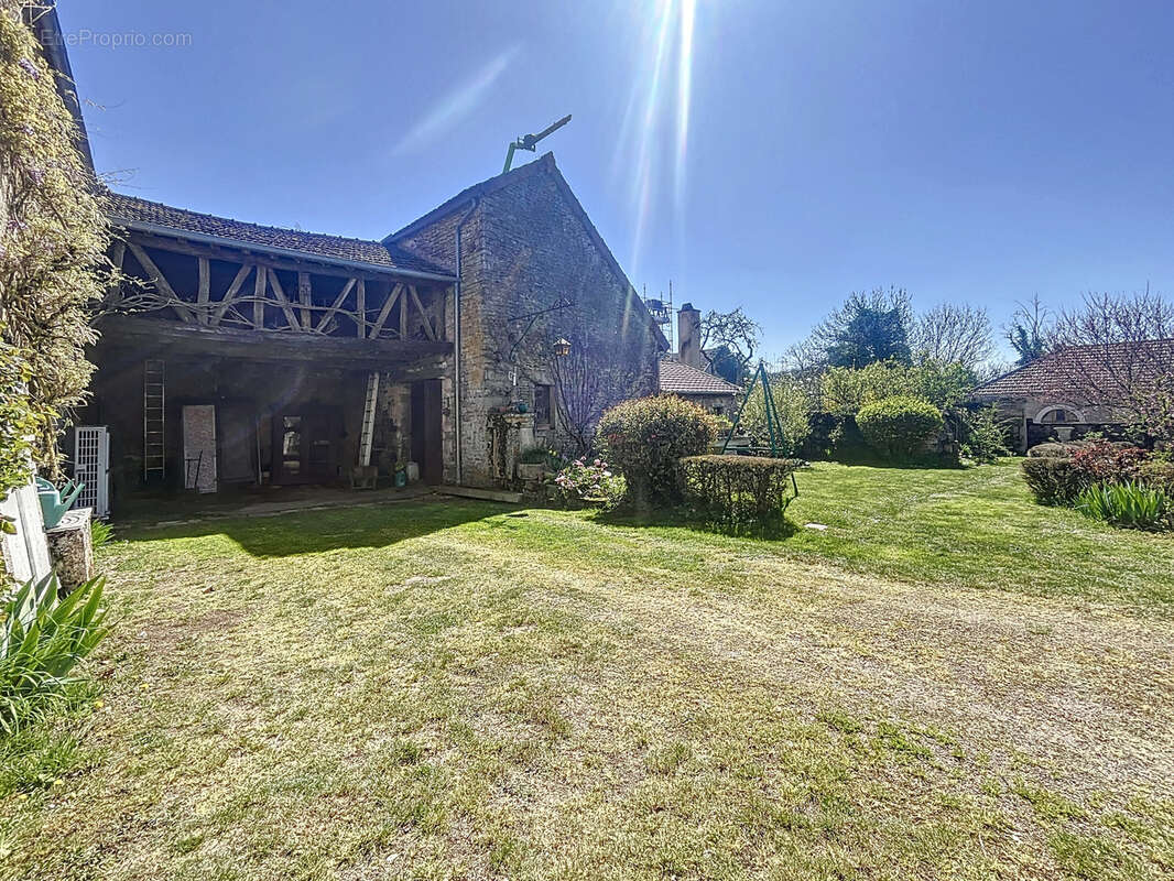 Maison à GRANCEY-LE-CHATEAU-NEUVELLE