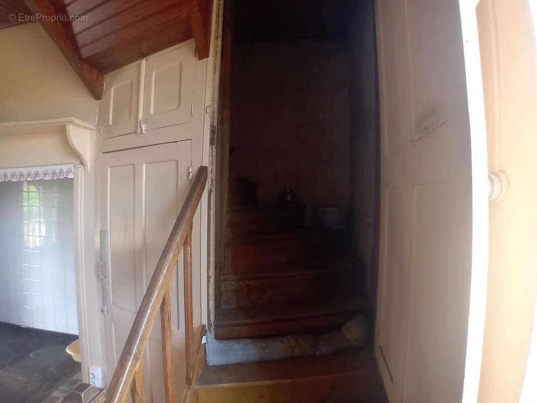  Escalier accés au Grenier - Maison à GOURDON