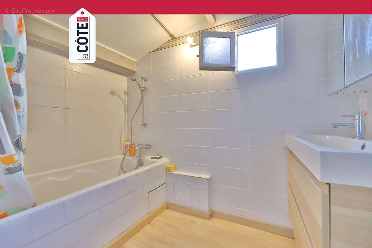 Maison à SAINT-MITRE-LES-REMPARTS