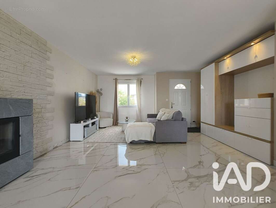 Maison 112 m² à Combronde  - photo 8