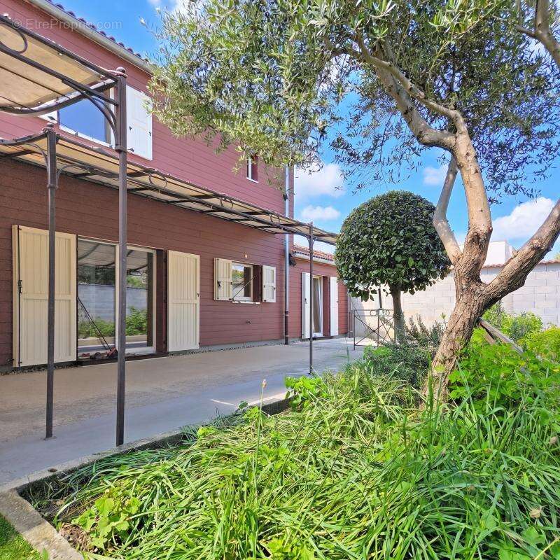 Maison - 4 Chambres - Buanderie - Jardin - Garage - Carport - photo 2