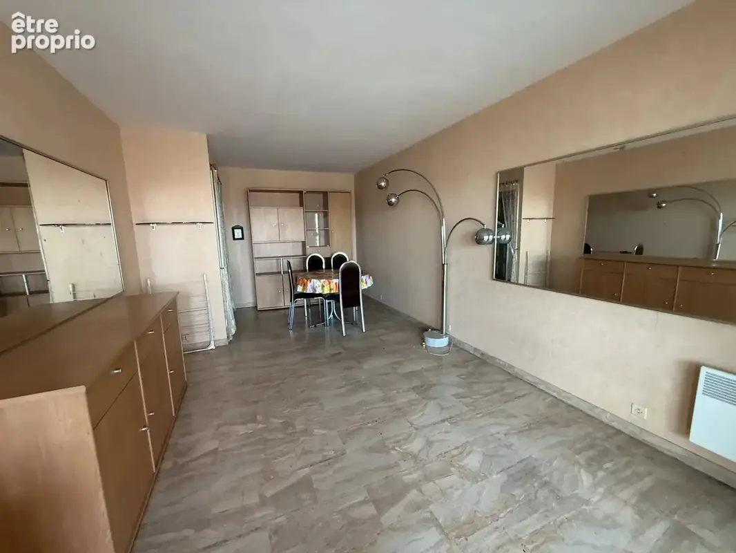 Cannes Centre : Appartement 2 pièces de 49 m² avec terrasse de 16 m² et aperçu mer, à rénover - photo 7