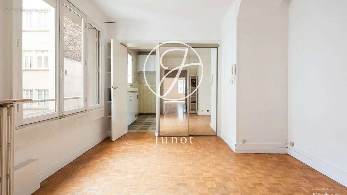 Appartement à PARIS-7E