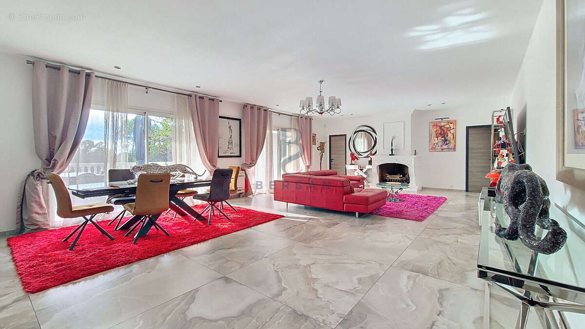 Maison à PUGET-SUR-ARGENS