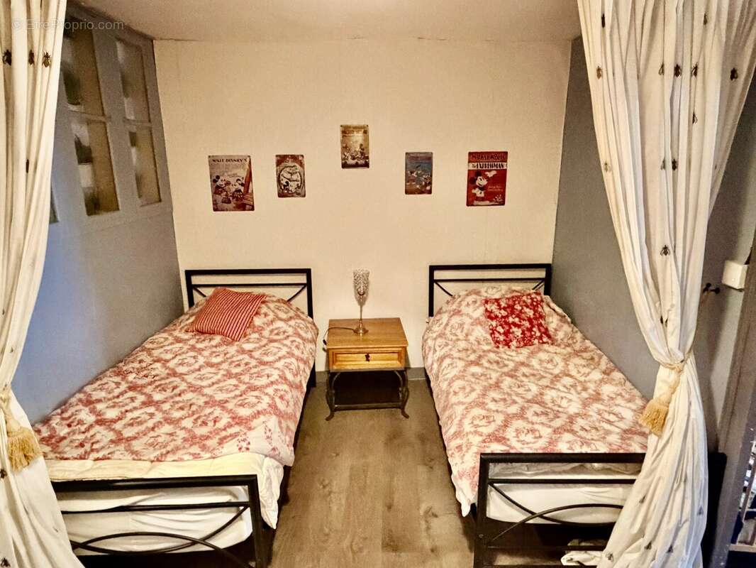 Grande maison de ville rénovée, dont l'âme authentique a été préservée. - photo 12