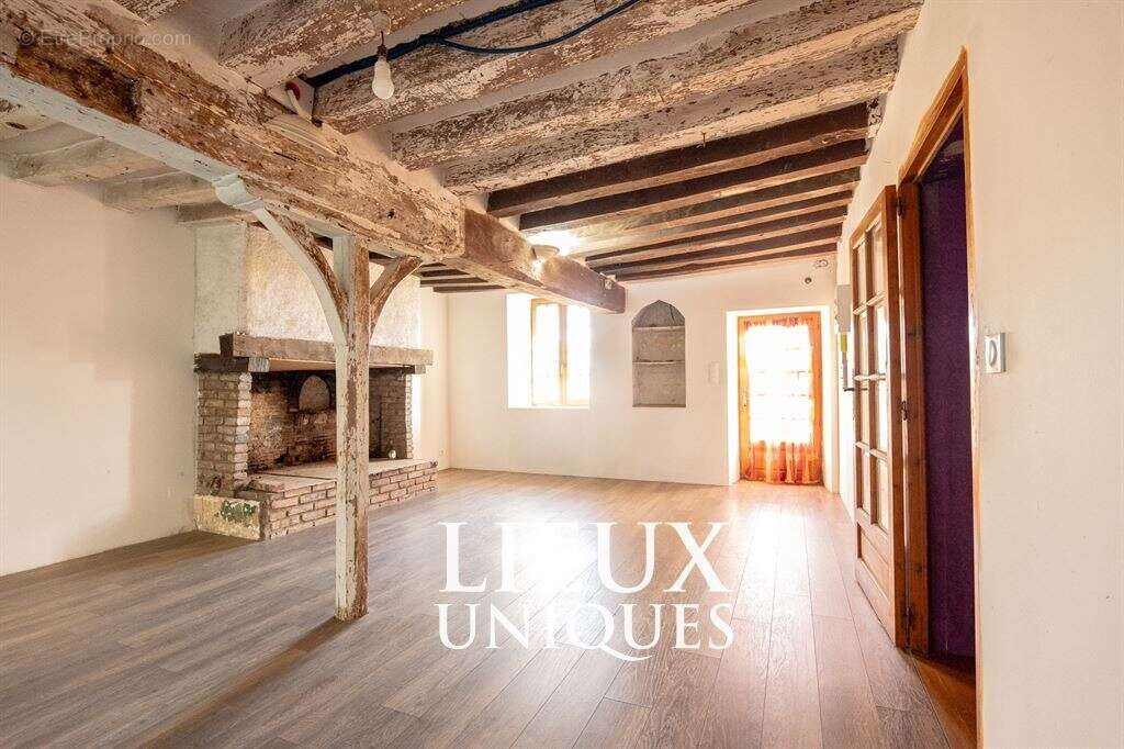 Maison à SAINT-HILAIRE-LA-GRAVELLE