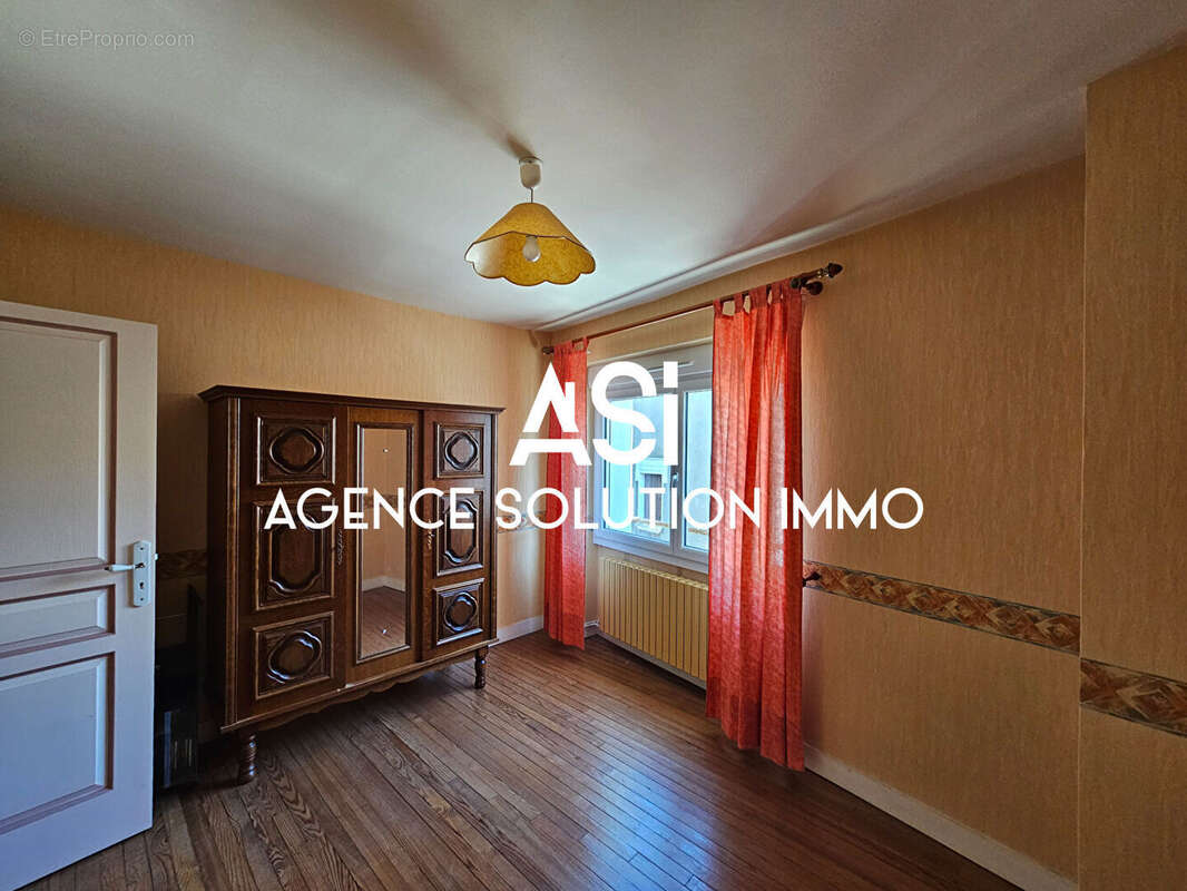 Maison à SAINT-GEORGES-LE-GAULTIER