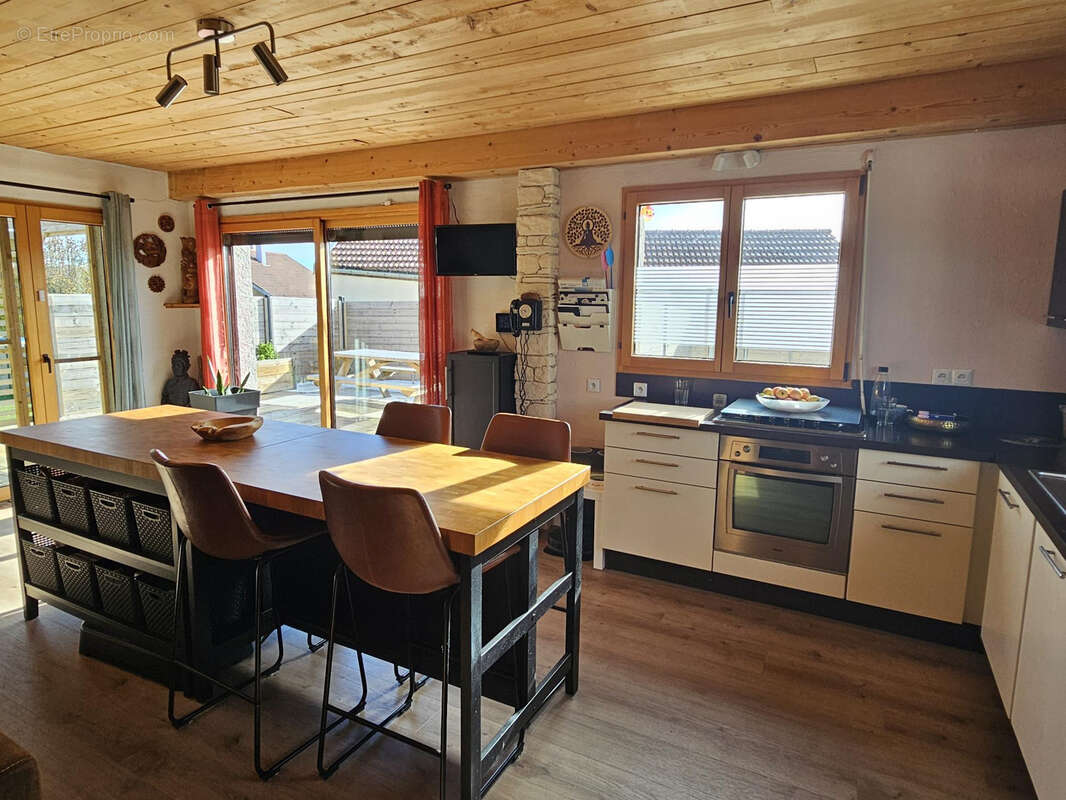 Maison à ORCHAMPS-VENNES