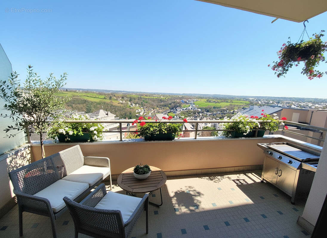 T2 ou T3 - Emplacement premium - ascenseur, cave + chambre de bonne - photo 3
