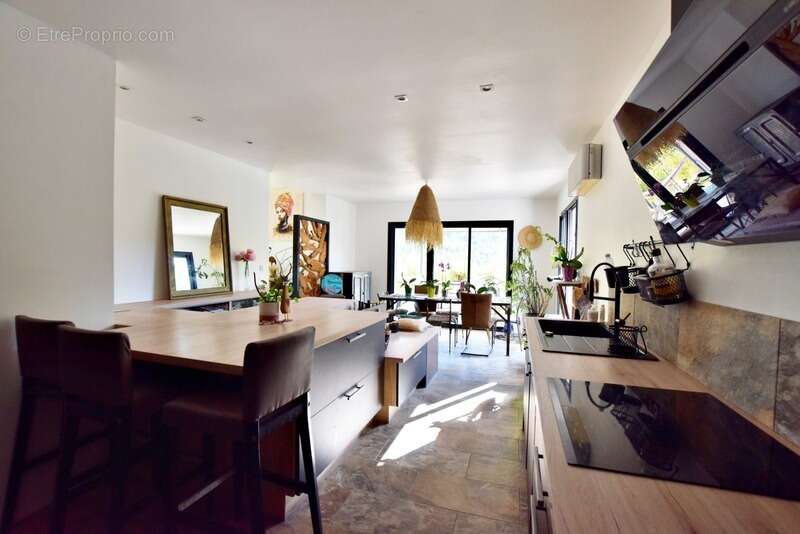 Maison à SOLLIES-TOUCAS