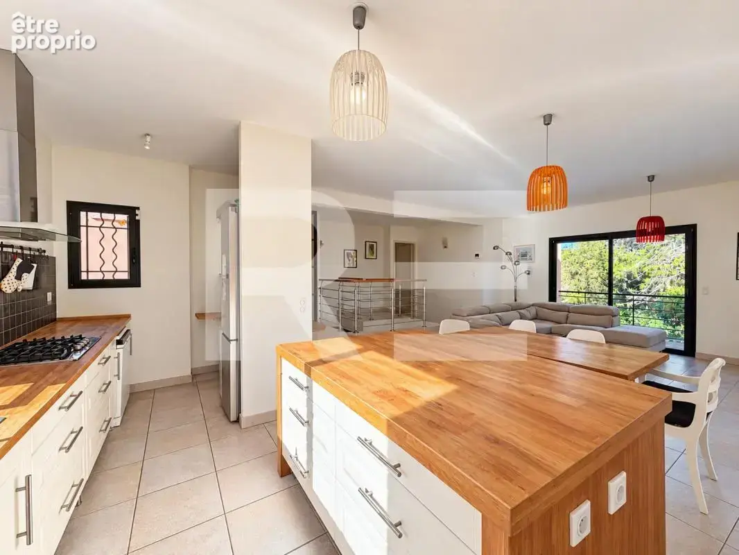 Maison 145 m² – 5 chambres, piscine, terrain de 3 858 m² - photo 3