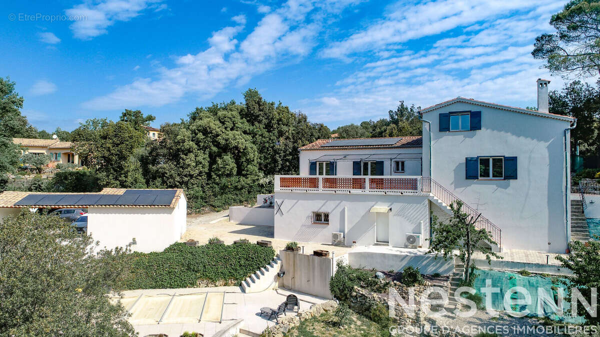 A vendre à LORGUES - Propriété familiale 6 chambres au coeur d'un environnement privilégié avec PISCINE - photo 6