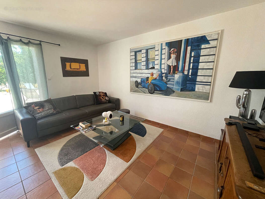 Charmante maison de plain-pied de quatre chambres avec piscine - photo 7