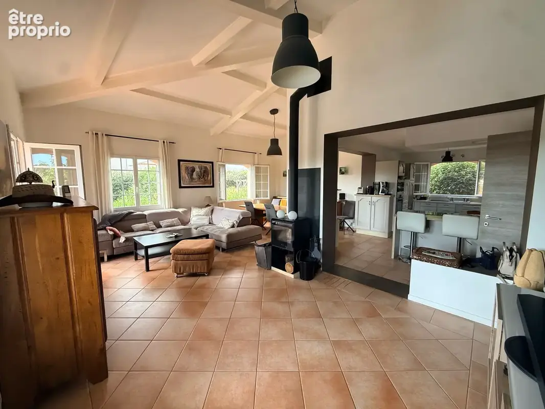 Bagnols en foret, villa dominante au calme avec piscine  et appartement independant - photo 7