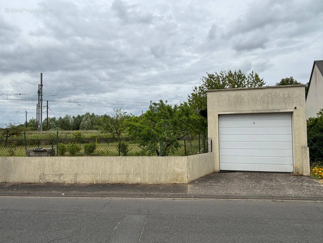 Terrain à LA VILLE-AUX-DAMES