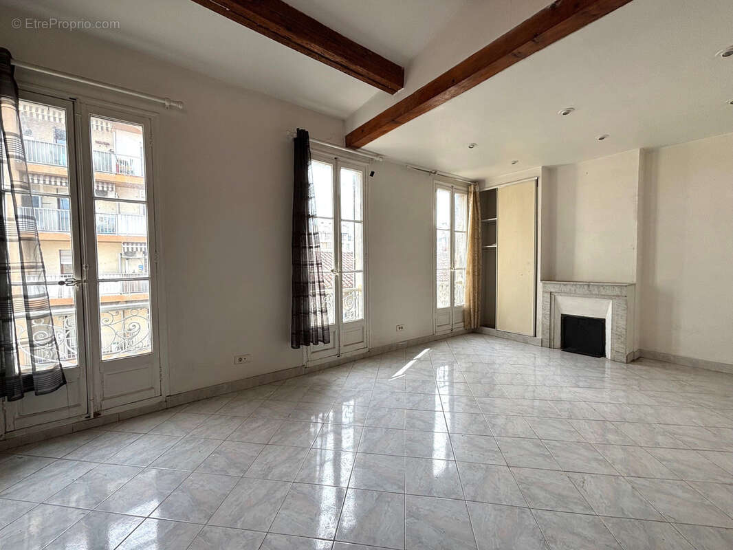 Appartement à MARSEILLE-6E