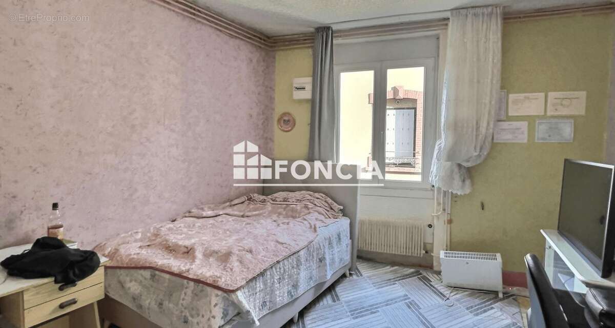 Appartement à LE CHAMBON-FEUGEROLLES