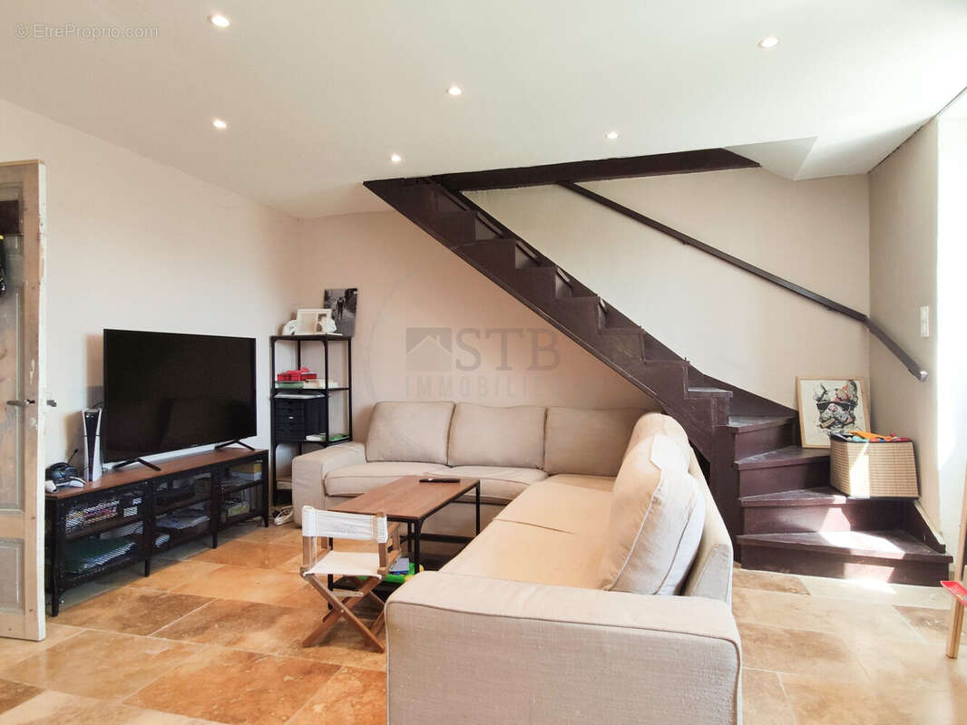 Maison à SAINT-ETIENNE-DE-SERRE