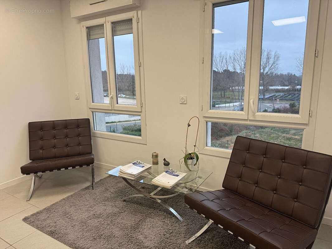 Commerce à EGUILLES