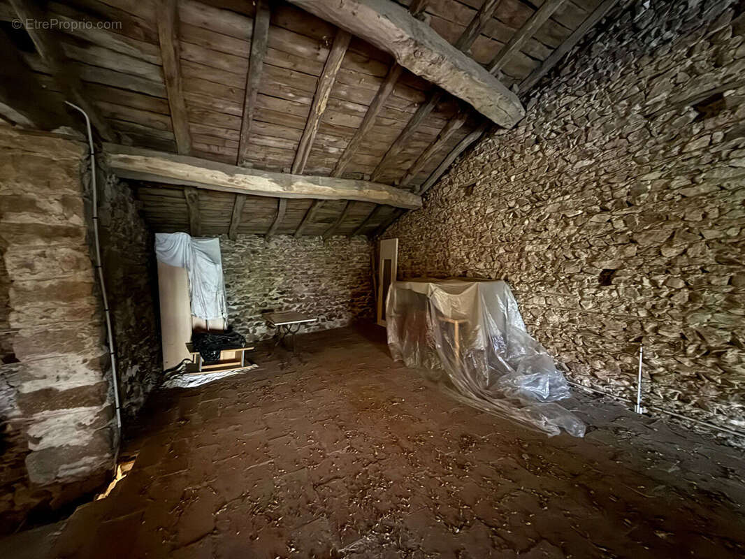 Maison à COMMELLE-VERNAY