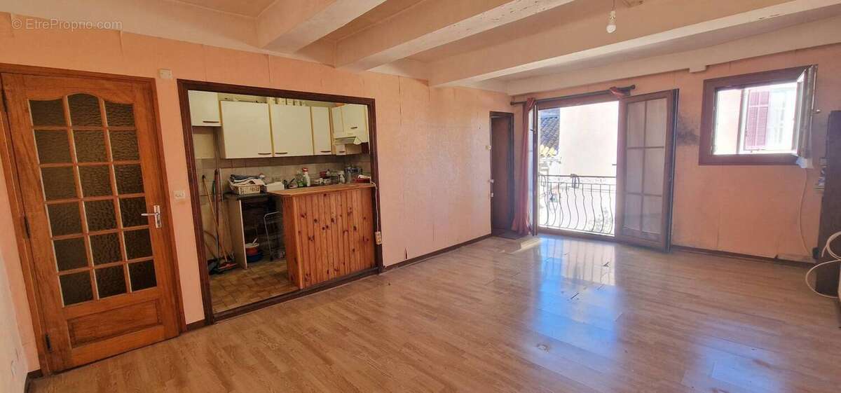 Appartement à ROQUEBRUNE-SUR-ARGENS