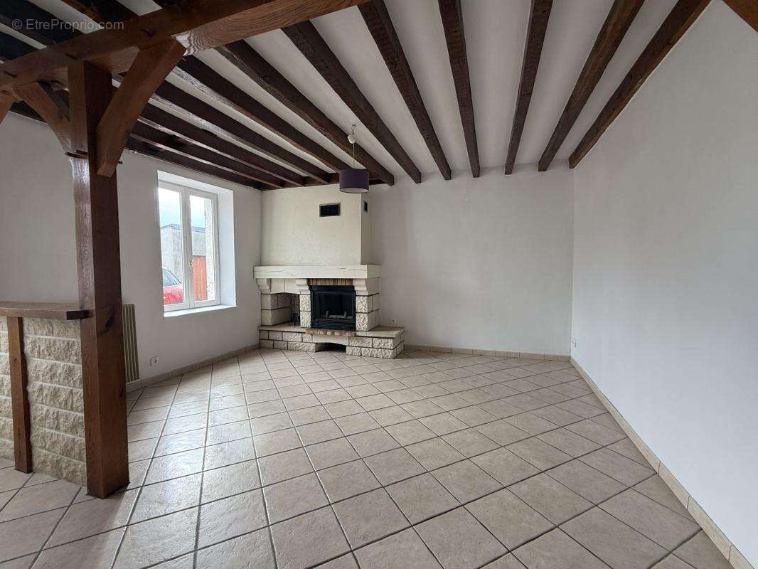 Maison située sur la commune de Mehun-Sur-Yèvre avec écoles - photo 3