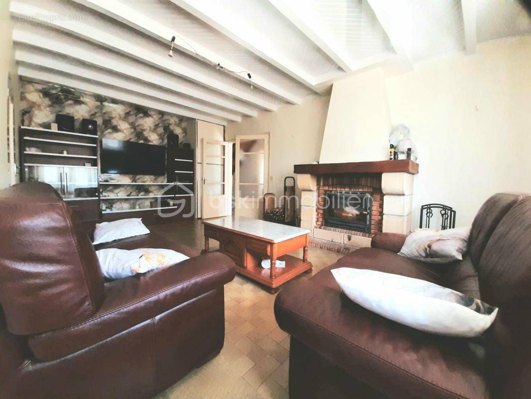 Maison à LA CHAPELLE-MONTBRANDEIX