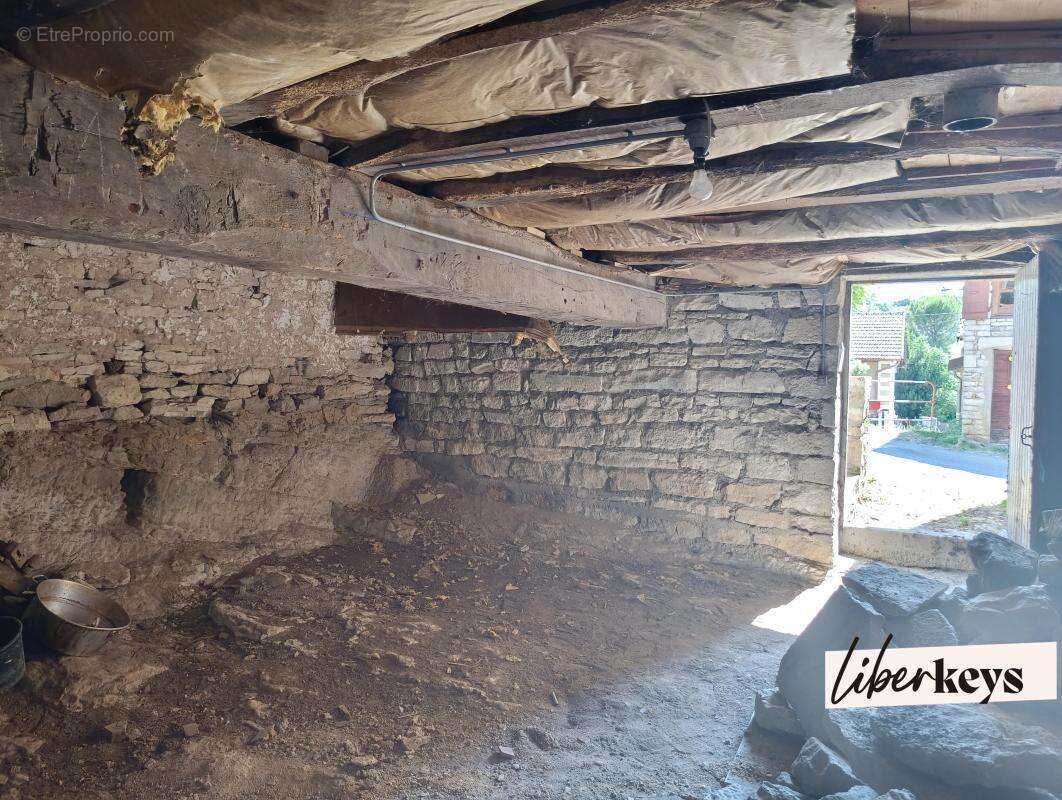 Maison en pierre -124 m² habitables - cour - terrasse - caves - 2/3 chambres - campagne - photo 20